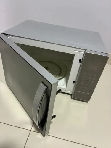 Microondas Philco 34 litros gigante e espelhado/cromado.