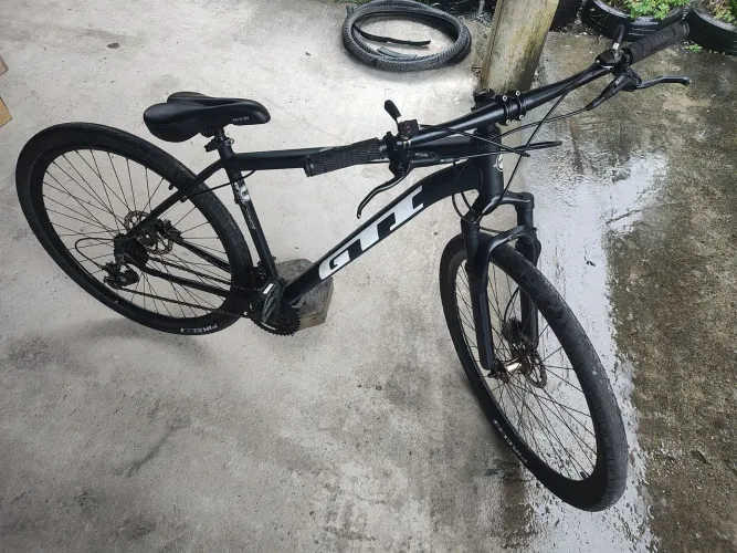 Bike aro 29 freio hidráulico 21 velocidades quadro 17 suspensão pneus bons