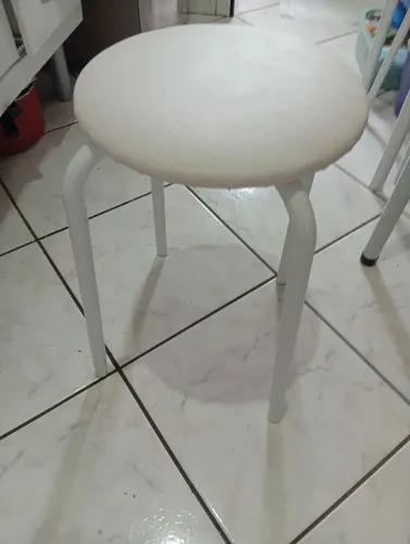 Dois banquinhos de ferro com Estofado