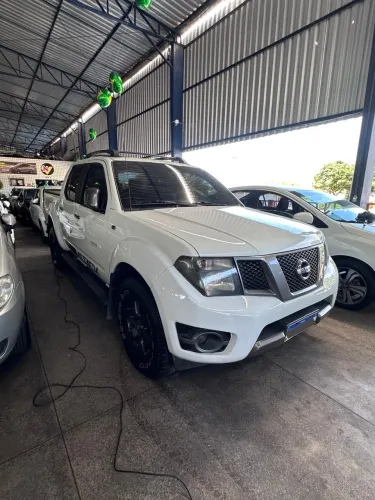 Nissan Frontier SV AT. CD 4X4 2.5 TB Dies. Aut. 2015