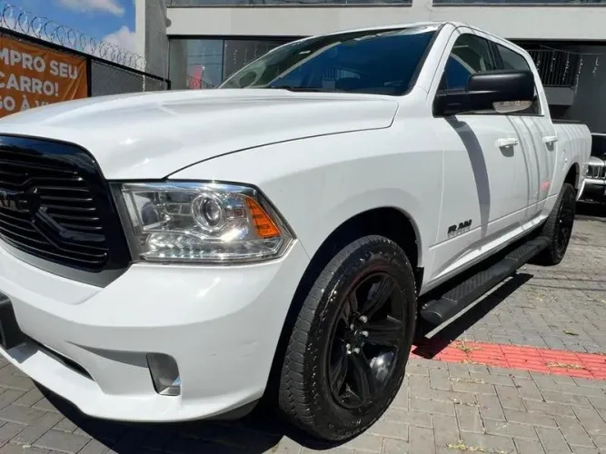 Ram Classic Laramie Night Edition 5.7 V8 16V Gasolina 4X4 Aut. 2023