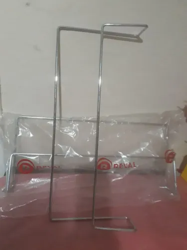 Sapateira Ex, Lateral cromada,Também utilizada  como  suporte para toalhas, porta gravata,
