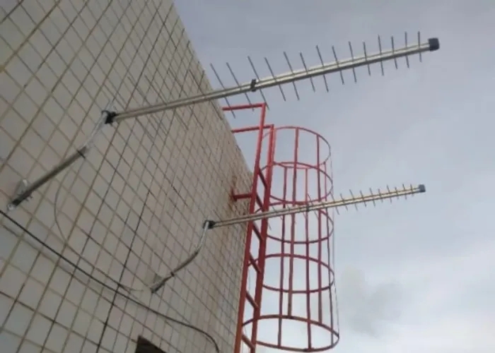Instalação e manutenção de Antenas de tv Digital e ku, câmeras , cercas e concertina 
