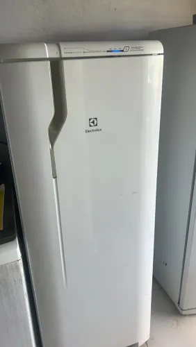 VENDO GELADEIRA ELECTROLUX FROST FREE 220v