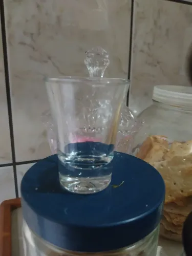 Vendo 100 unidades de copinhos de vidro pra tomar bebida e outros utilidades