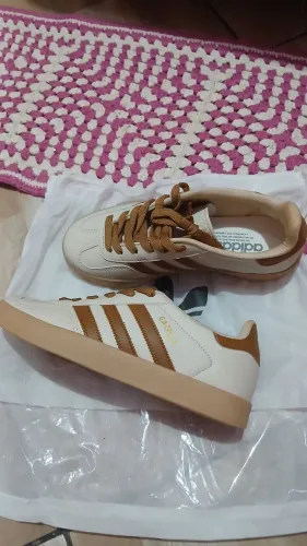 Tênis adidas nunca usado.