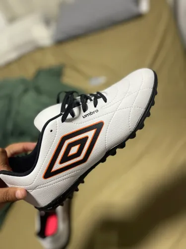 Chuteira Umbro society 