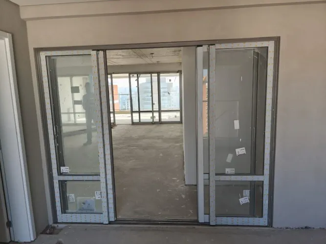 Portas Balcão 4 folhas, linha Gold novas no plástico 2.60 x 2.12.