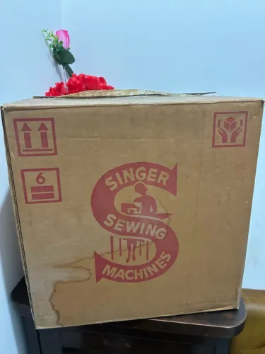 Máquina de Costura Singer Antiga - Na Caixa