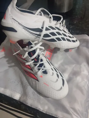 Chuteira Adidas predator elite