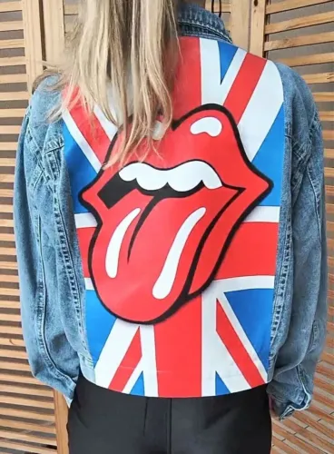 Jaqueta jeans clara customizada Rolling Stones tamanho G
