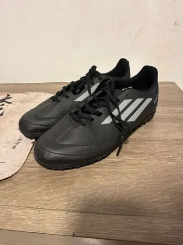 Chuteira society, Masculina, Tamanho 39/40, Marca Adidas Original, Usada apenas uma vez.