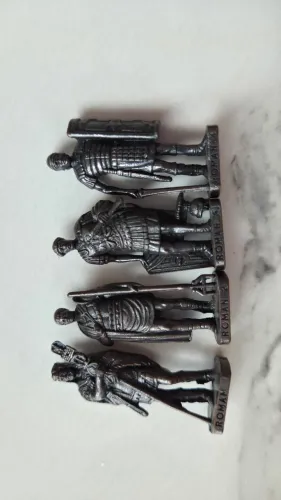 Coleção miniatura de ferro - Kinder Ovo