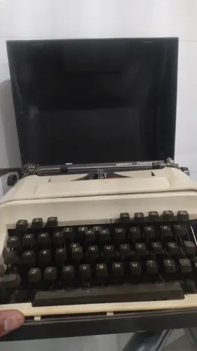 Máquina de escrever antiga