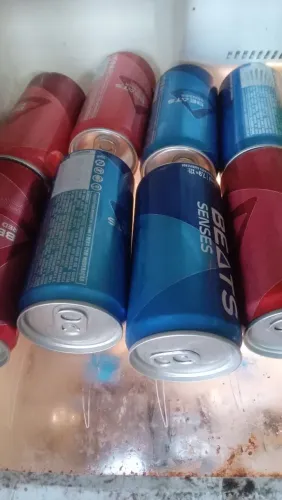 Vendo bebidas 2 fardos de brahma, 5 fardos de água mineral pequena e 8 beata. 