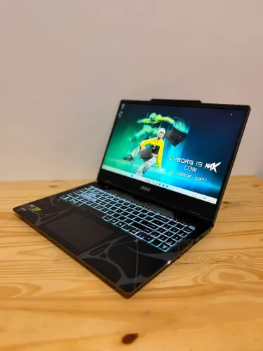 Notebook Gamer MSI Cyborg 15 - RTX 5050 8GB / AMD Ryzen 7 / 16GB DDR5 / SSD 512GB