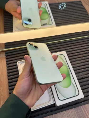 Iphone 15 VERDE