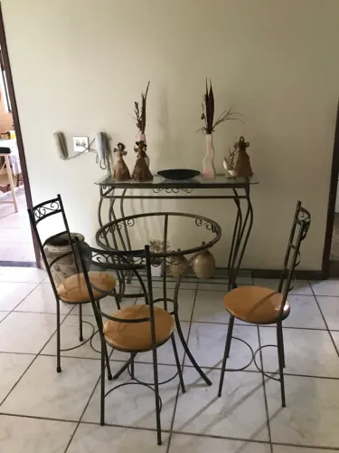 Mesa, Cadeiras e Aparador