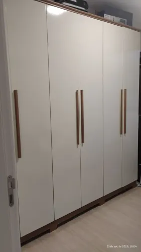Guarda roupa 6 portas