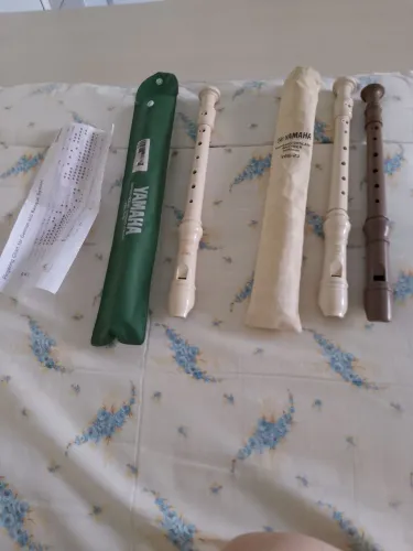Flauta Yamaha soprano YRS 23 , Flauta Yamaha soprano YRS 20B e infantil.