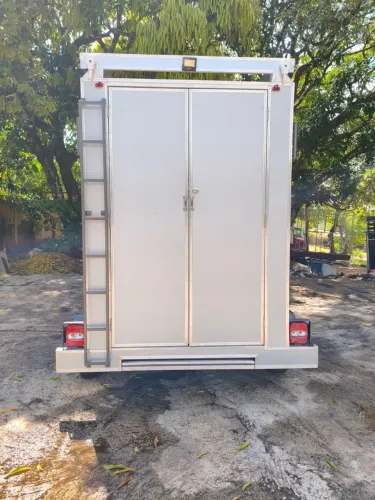 Vende-se reboque cavalo