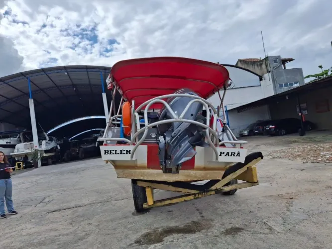 Vendo lancha de alumínio naval com 8 metros com motor yamaha 90hp 