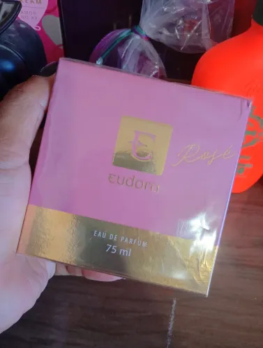 Vendo perfume Eudora rose