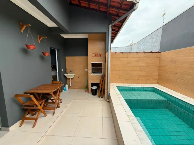 Casa para Venda em Mongaguá, Itaóca, 2 dormitórios, 1 suíte, 1 banheiro, 2 vagas