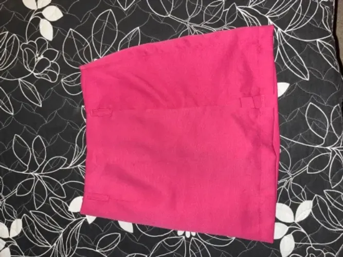 Saia alfaiataria rosa usada uma unica vez