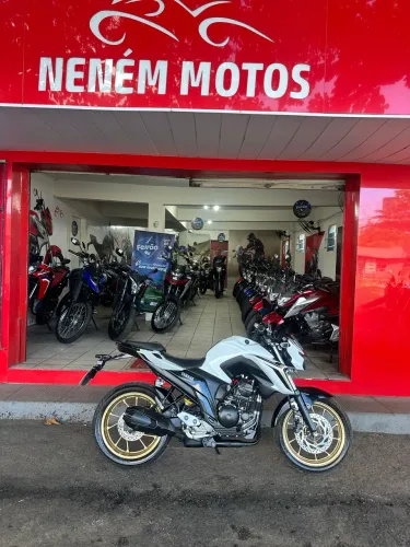FZ250 2025 - 3.000km - 25.500,00$