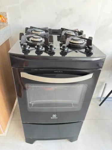 Vendo fogão 4 bocas funcionando perfeitamente 