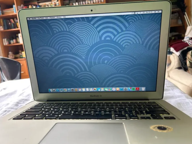 MacBook Air 13" (A1369) - SSD 256GB - Funcionando (Só na bateria)