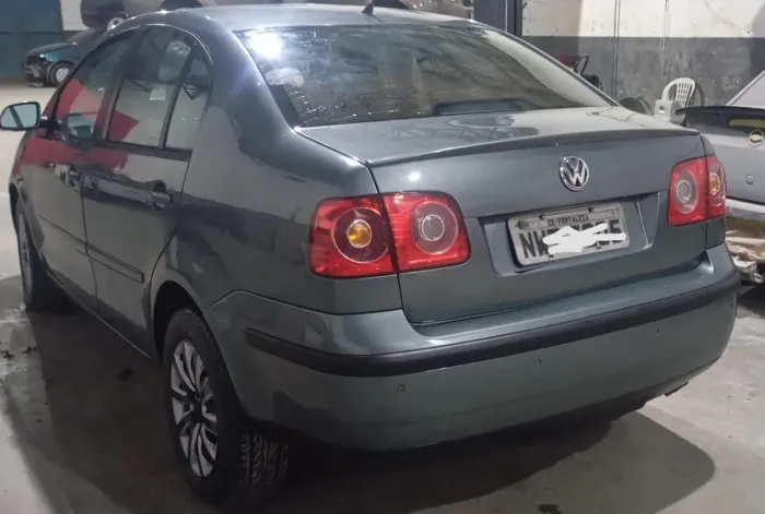 Volkswagen Polo Sedan 1.6 MI Total Flex 8V 4P 2011