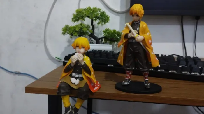 Combo 2 Action Figures Zenitsu (Demon Slayer) - Desapego