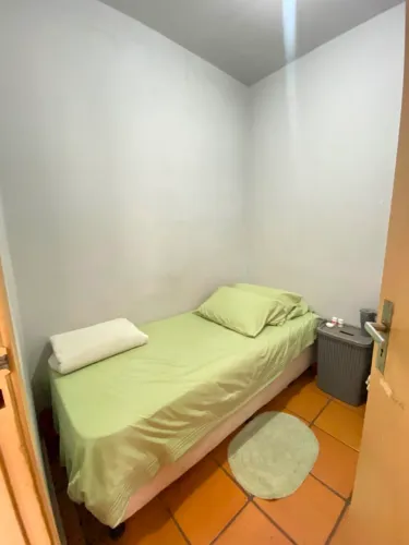 Aluga-se Quarto - Vaga Feminina em apartamento