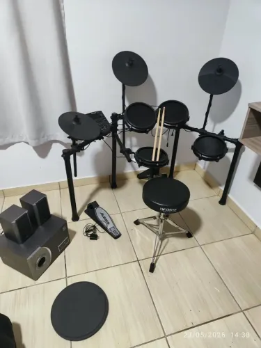 Bateria Eletrônica Alesis Nitro Mesh Kit - Excelente Estado (Peles em Mesh)
