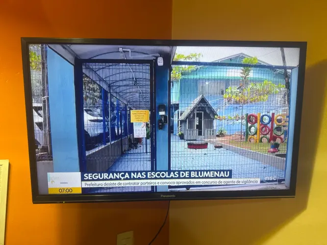 TV 32 SMART PANASONIC - R$ 550,00