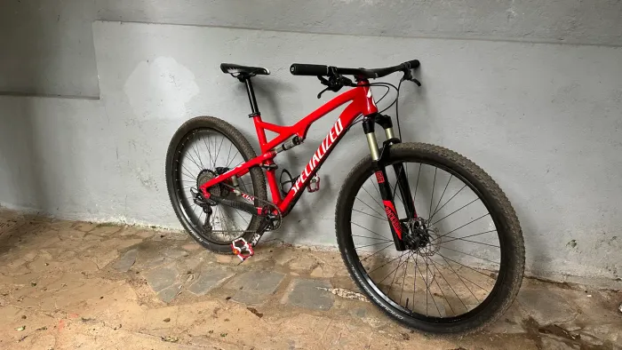 Bicicleta specialized full suspension aro 29