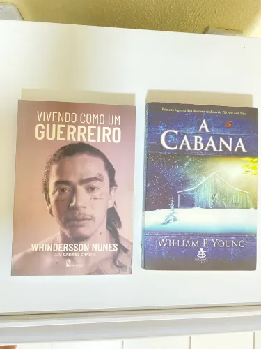 Livros de romances, auto ajuda e desenvolvimento pessoal