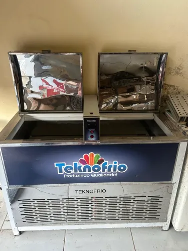 Vendo maquinário completo de fazer sorvete, picolé e gelo saborizado