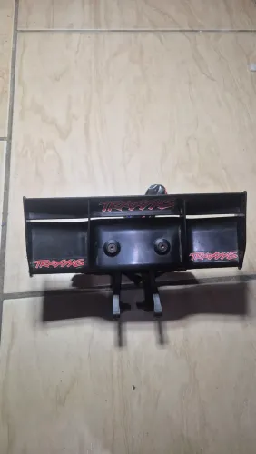 Rc Automodelo Aerofólio com suporte e para-choque Revo Erevo com iluminação
