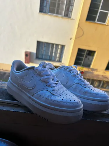 Tênis Nike branco Court vision