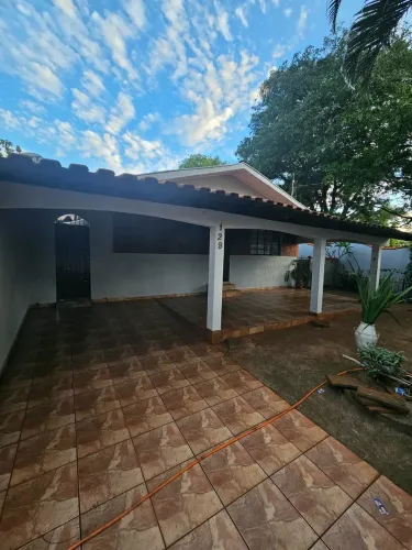 Locação - Residência na Zona 06 em Maringá
