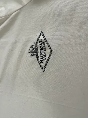 Camiseta Masculina Hering Off-White / Bege - Estampa Nautical Boat Club - Tam M