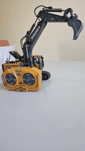 Escavadeira de Controle Remoto Premium - 9 Funções (Amarela)