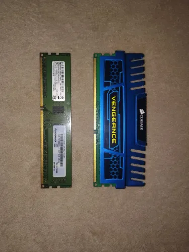 2 pentes de memórias 2x4GB DDR3