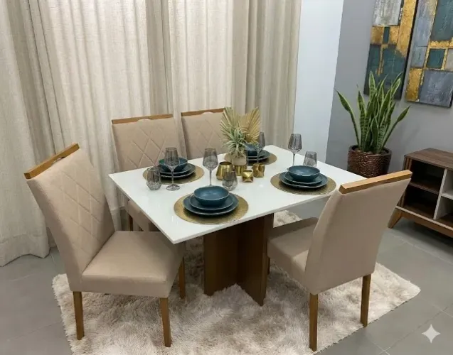 Mesa de jantar com cadeiras de madeira maciça