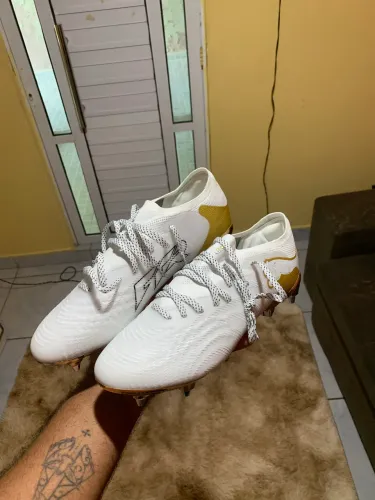 Chuteira PUMA FUTURE SG ( trava mista )
