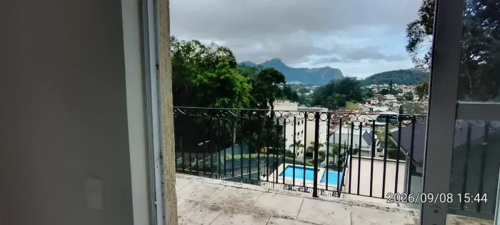 Casa para aluguel tem 270 m2 com 5 quartos em Valparaíso - Petrópolis - RJ
