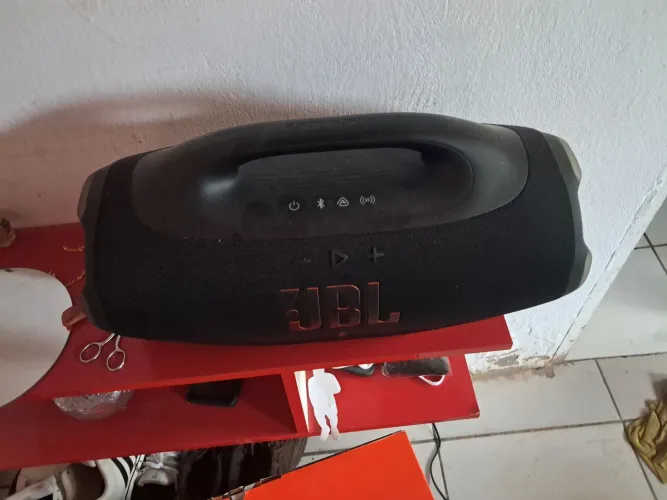 JBL boombox 4